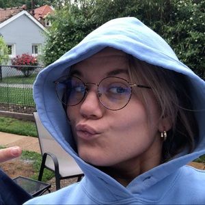 Meet your Posher, Alexandra